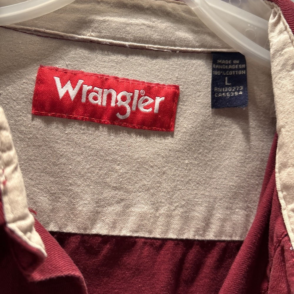 Wrangler  Men's Shirt L Long Sleeve Button Up Solid Maroon 2 pockets 100% Cotton